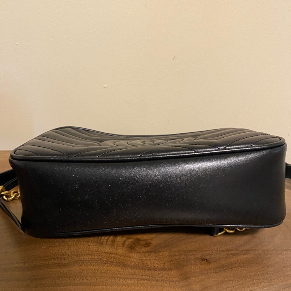 Gucci Black Quilted Chevron Crossbody with Gold GG - Picture 3 of 12